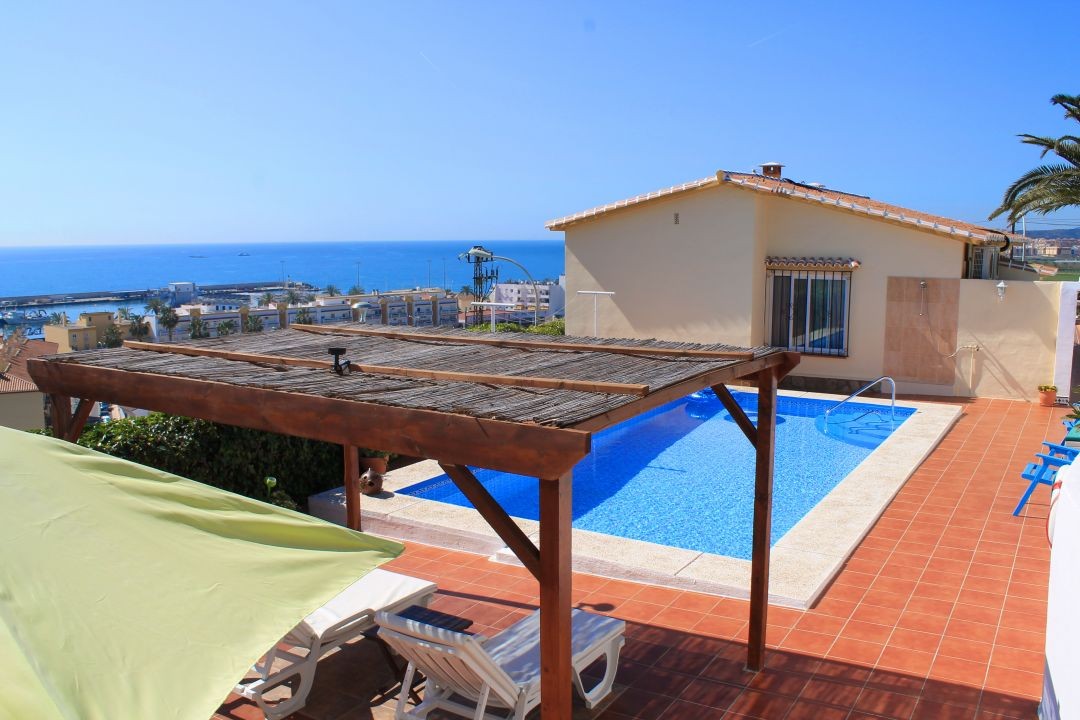 Chalet independiente en venta en Caleta de Velez
